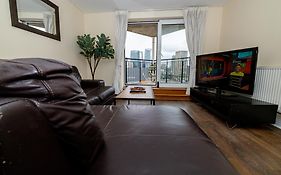 Two Bed Apartment Near Canary Wharf