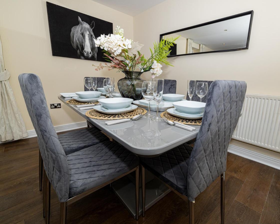 Two Bed Apartment Near Canary Wharf London Exterior photo
