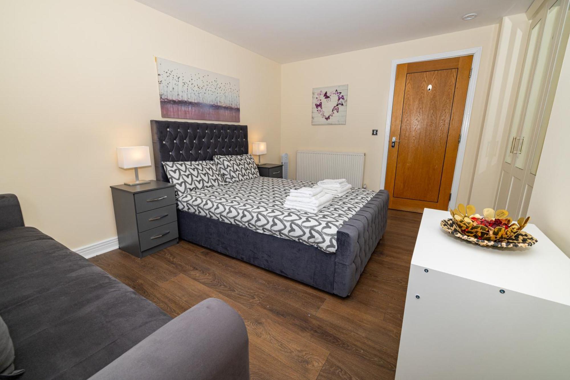 Two Bed Apartment Near Canary Wharf London Exterior photo