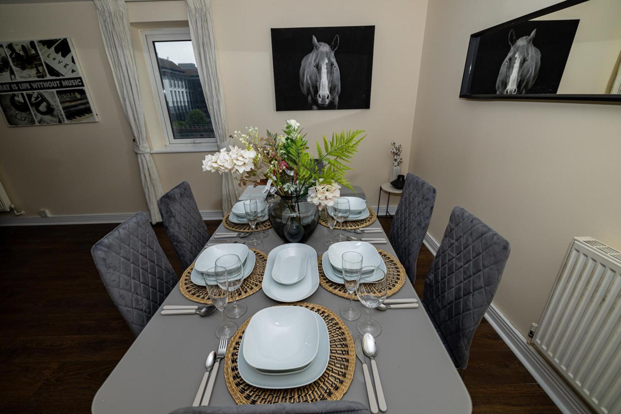 Two Bed Apartment Near Canary Wharf London Exterior photo
